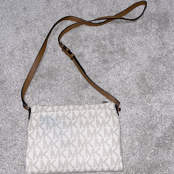 Michael Kors Fulton Vanilla Crossbody - Picture 2 of 7